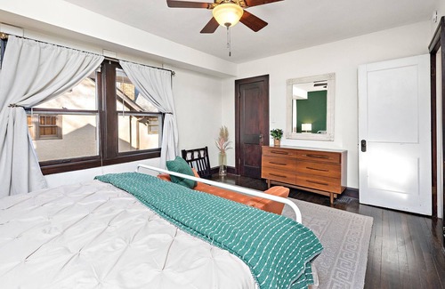 South Kansas City Casa | KC Charming Brookside Bungalow!