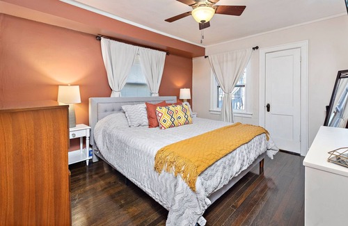 South Kansas City Casa | KC Charming Brookside Bungalow!