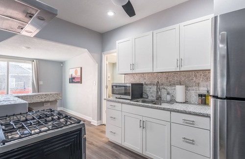 Riverview Casa | KC Fun House with Pool Table & Arcade Games - 7 min to PNL!