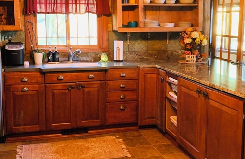 Scioto Mills Casa | KC HOUSE Cozy Country Home. Enjoy the country life!