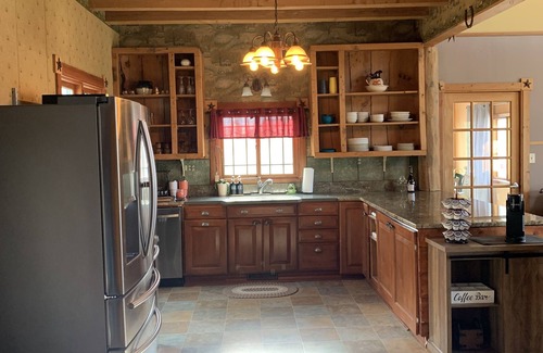 Scioto Mills Casa | KC HOUSE Cozy Country Home. Enjoy the country life!