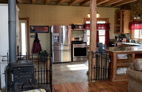 Scioto Mills Casa | KC HOUSE Cozy Country Home. Enjoy the country life!