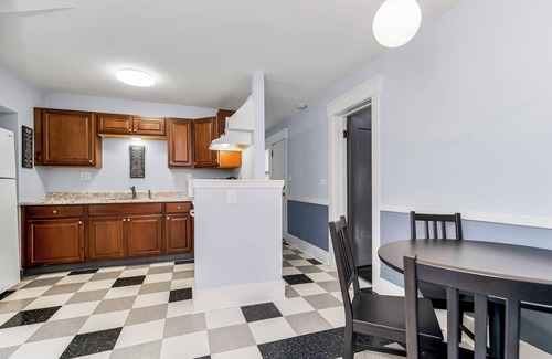 Hyde Park Casa | KC Parkside walkout - walkable to The Plaza and The Nelson