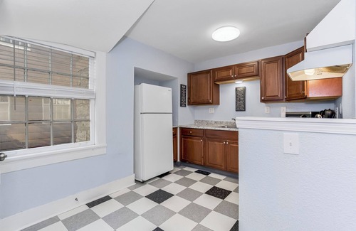 Hyde Park Casa | KC Parkside walkout - walkable to The Plaza and The Nelson