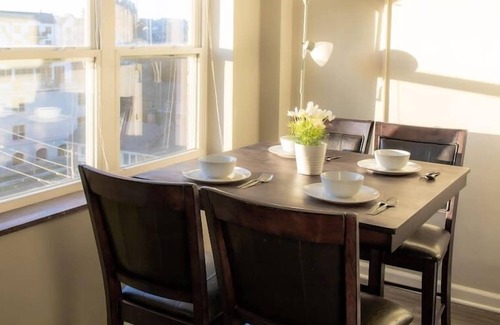 Country Club Plaza Area Apartamento | KC Plaza One Bedroom Gym/Parking/Pool