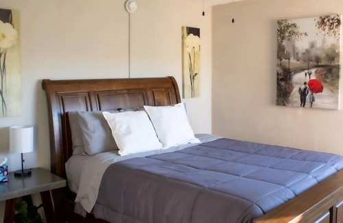Country Club Plaza Area Apartamento | KC Plaza One Bedroom Gym/Parking/Pool