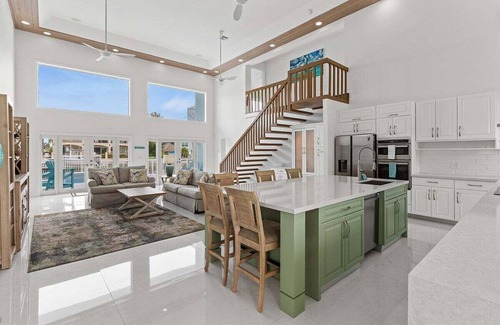 Coury Casa | KCB~Aqua Vista~ Luxury Waterfront w Pool & Dock!