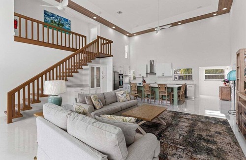 Coury Casa | KCB~Aqua Vista~ Luxury Waterfront w Pool & Dock!