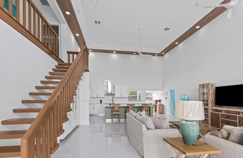 Coury Casa | KCB~Aqua Vista~ Luxury Waterfront w Pool & Dock!