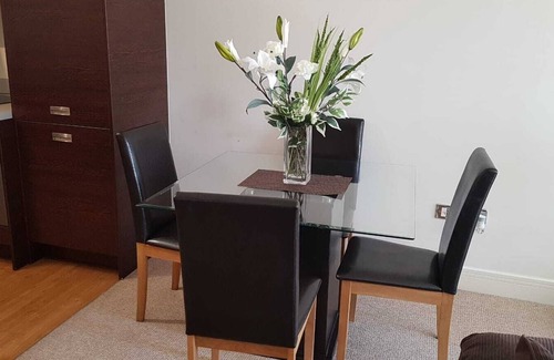 The Westside Apartamento | KCS Birmingham City Apartment with Balcony/Parking