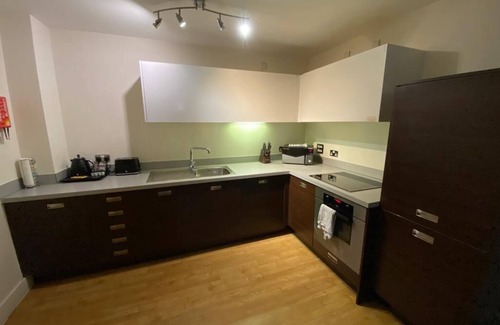 The Westside Apartamento | KCS Birmingham City Apartment with Balcony/Parking