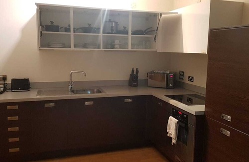 The Westside Apartamento | KCS Birmingham City Apartment with Balcony/Parking