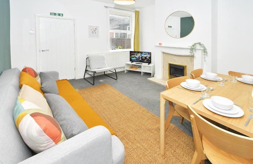 Stoke-on-Trent Casa | Keary House by YourStays, Stoke, with a touch of Scandinavia, 3 bedrooms, BOOK NOW!