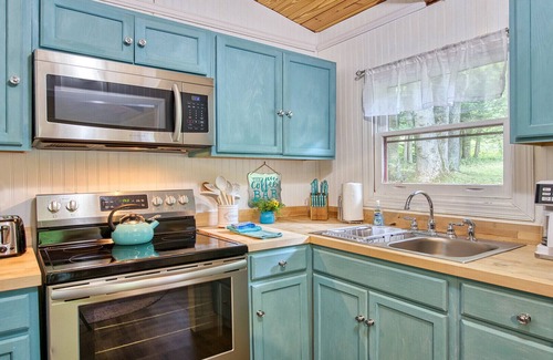 Cataloochee Ranch Casa | Keaton Creekside Cottage - Cozy, Charming, Incredible Location In Maggie Valley