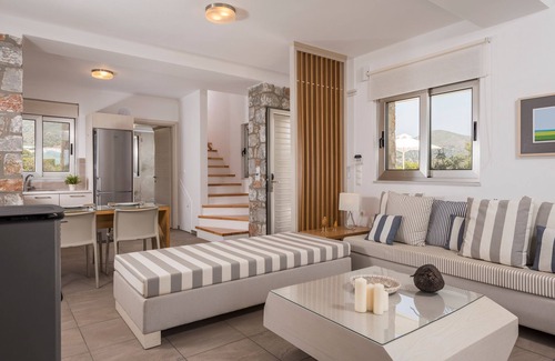 Gialos Villa | KEDROS-VILLA DE PIEDRA DE LUJO EN LA PLAYA-PISCINA PRIVADA-ACCESO DIRECTO A LA PLAYA DE GRAMMENO