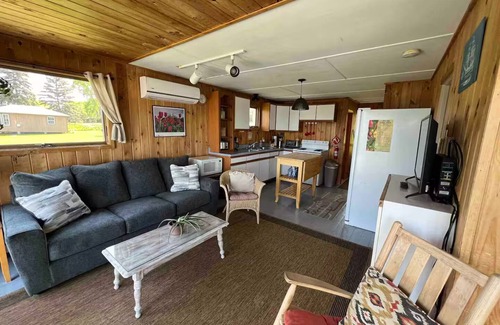South Hero Cabaña | Keeler Bay Lakefront 2BR Cottage, Mansfield
