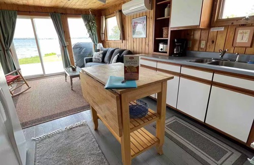 South Hero Cabaña | Keeler Bay Lakefront 2BR Cottage, Mansfield