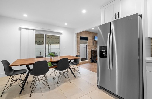 Valley Glen Casa | Keep it simple at this peaceful and centrally-located place!