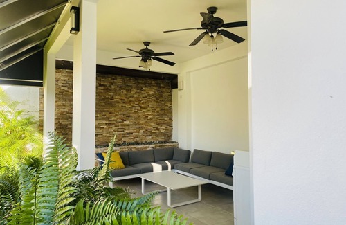 Minillas Apartamento | Keep it simple at this peaceful and centrally located place.