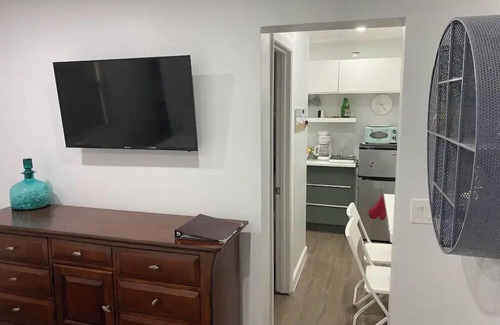 South Palm Park Neighborhood Association Apartamento | Keep it simple at this peaceful and centrally-located unit on Palmway.