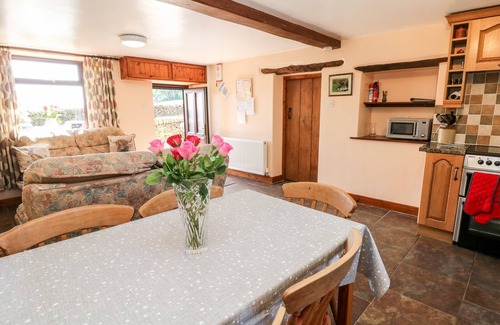 High Peak Cabaña | Keepers Cottage, CHAPEL-EN-LE-FRITH