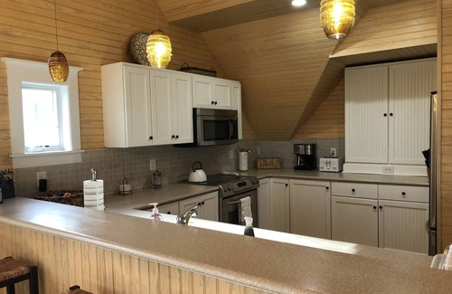 Keepers Landing Casa | Keepers Landing Creek Front Gem! Club memberships Close to East Beach Great view