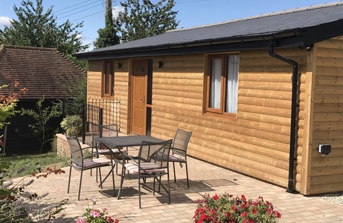 Maidstone Cabina | Hermosa cabaña de dos dormitorios situada en una granja en funcionamiento en Kent