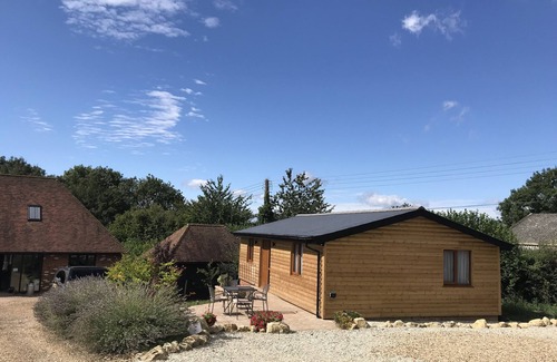 Maidstone Cabina | Hermosa cabaña de dos dormitorios situada en una granja en funcionamiento en Kent