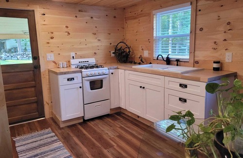 Linesville Cabaña | Keepsake by the Lake - Newly renovated 1 bedroom cozy cottage