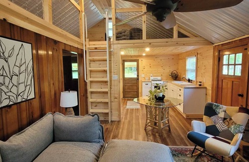 Linesville Cabaña | Keepsake by the Lake - Newly renovated 1 bedroom cozy cottage