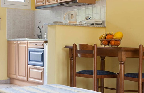 Lourdata Apartamento | Kefalonia apartments: lovely apartments near Lourdas beach with swimming pool