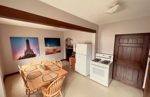 Milwaukee Apartamento | 2 habitaciones - Apt. # 5 sobre el restaurante alemán Kegel's Inn