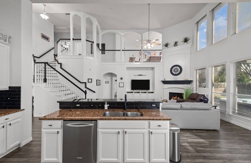 Keller Casa | Keller's Crown Jewel House & Spa