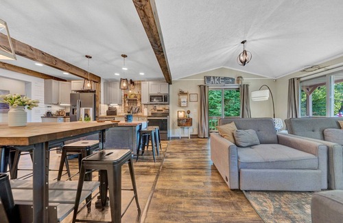 Smith Mountain Lake Casa | Kelly Kove - Beach Area Sleeps 14!