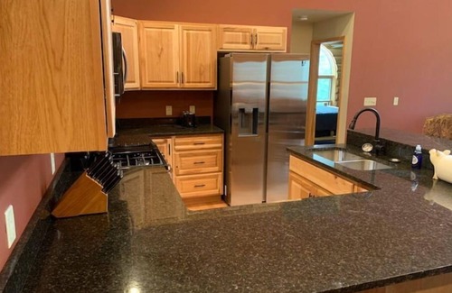 Suring Cabina | Kelly Lake HideAway-private, lake views, ATV trail Sleeps 8- 4 Beds- 1 Bathroom