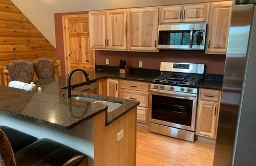 Suring Cabina | Kelly Lake HideAway-private, lake views, ATV trail Sleeps 8- 4 Beds- 1 Bathroom