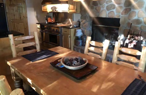Suring Cabina | Kelly Lake, Private & Stunning "Heaven on Earth"