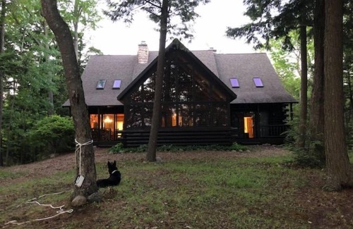 Suring Cabina | Kelly Lake, Private & Stunning "Heaven on Earth"