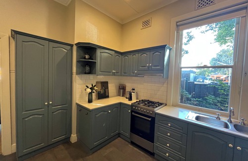 Albury Casa | Kelpie Cottage! 1930s Beauty. Central luxury