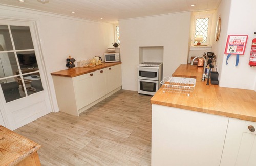 Portscatho Cabaña | KELSEY, family friendly, character holiday cottage in Portscatho