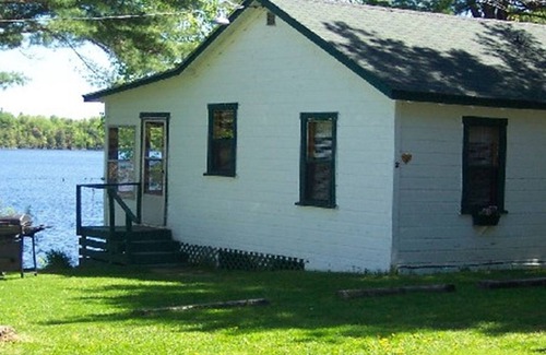 Brookton Cabaña | Kelsey's Cottage en Jackson Brook Lake en Brookton Maine