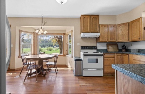 Athol Casa | Kelso Lake Farm House – Close to Silverwood!