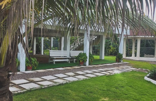 Lances Bay Villa | Kelso Sunset Villa -Cozy Quiet Retreat-Comfortable sleeps 8 2 King/4 Queen Beds