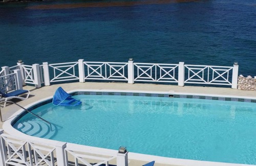 Lances Bay Villa | Kelso Sunset Villa -Cozy Quiet Retreat-Comfortable sleeps 8 2 King/4 Queen Beds