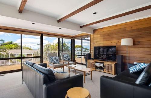 Mollymook Casa | Kelton Beach Haven - ocean views near golf