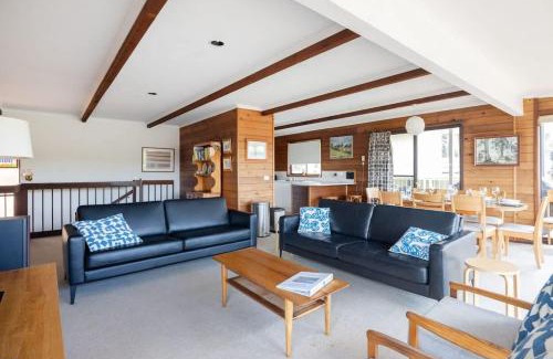 Mollymook Casa | Kelton Beach Haven - ocean views near golf
