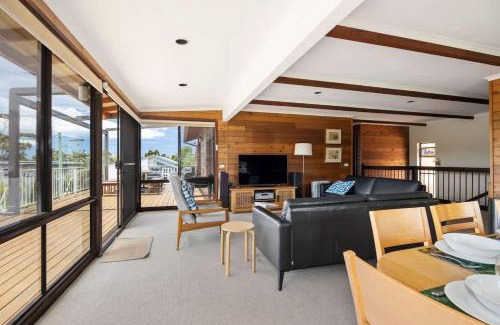 Mollymook Casa | Kelton Beach Haven - ocean views near golf