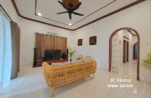 Johor Bahru Casa | Kempas Kampung style 12pax Family Suites