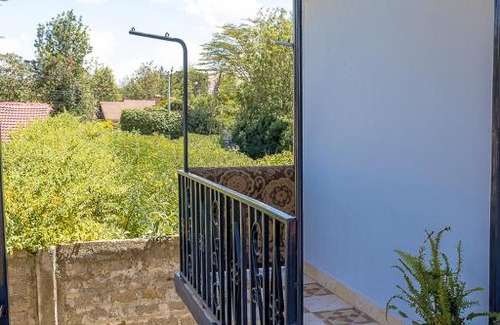 Nanyuki Apartamento | Kenai Stay, Secluded 1 bedroom with free parking