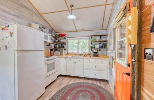 Arden Cabaña | Kennebec Escape: Cozy 4-Season Lakefront Cottage with Stunning Views & Pvt Dock